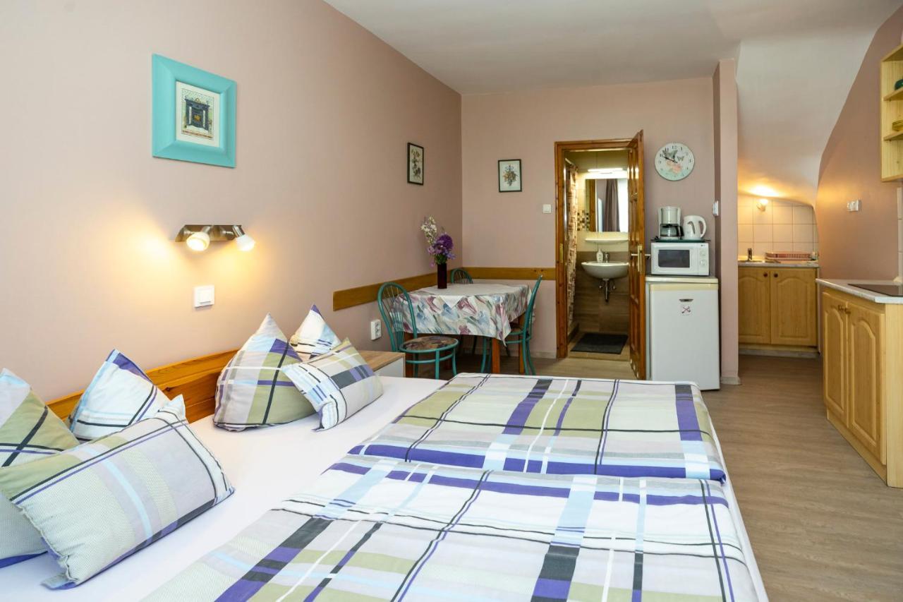 Cecey Apartman Eger Exterior foto