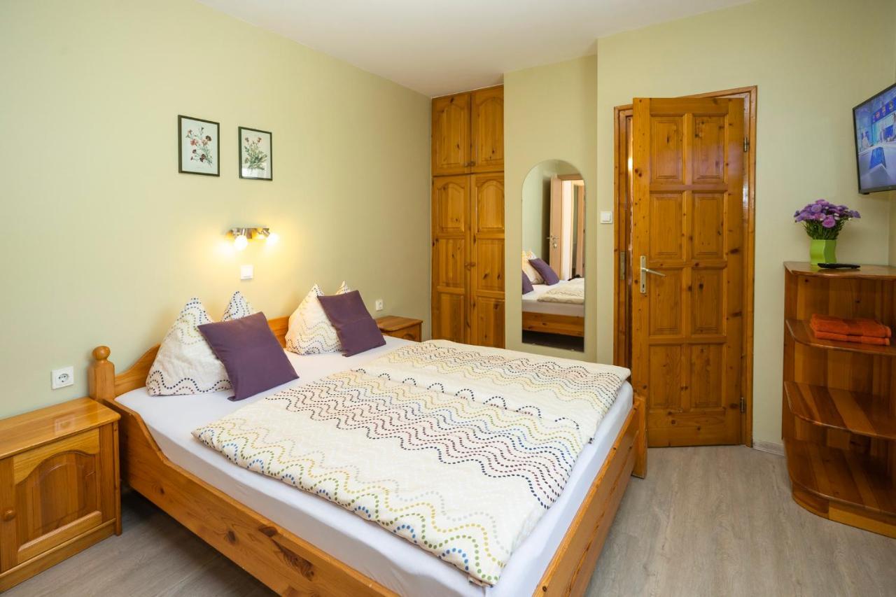 Cecey Apartman Eger Exterior foto
