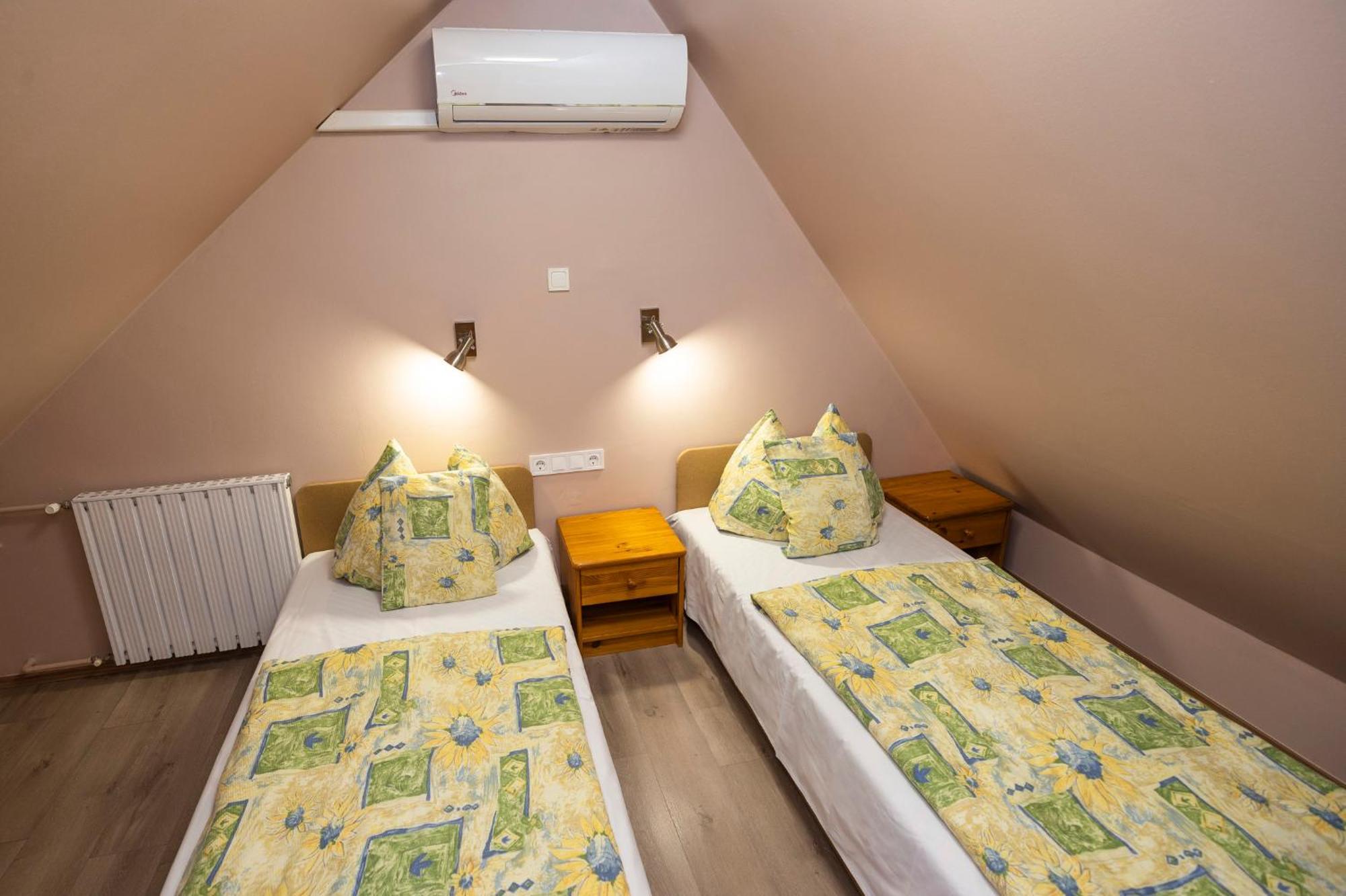 Cecey Apartman Eger Exterior foto