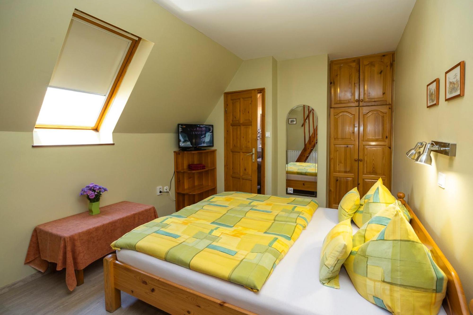 Cecey Apartman Eger Exterior foto