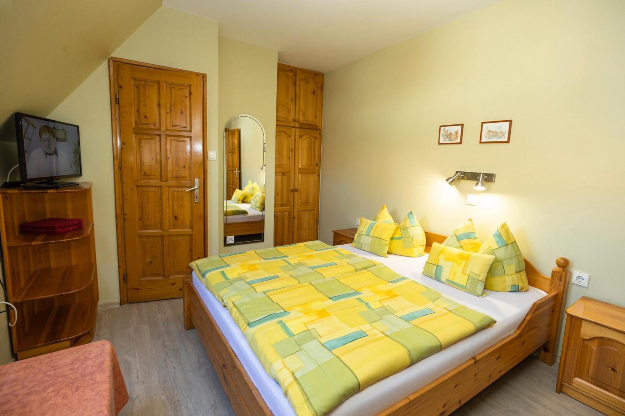 Cecey Apartman Eger Exterior foto